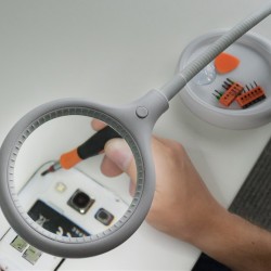 GOOBAY μεγεθυντικός φακός 60359 με κλιπ & βάση, LED, 3 διόπτρες, λευκός